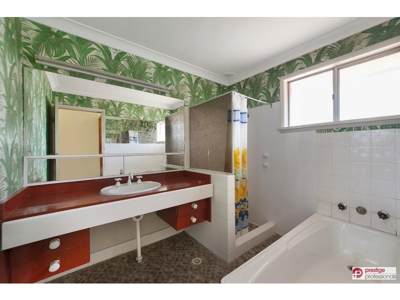 8 Pennington Ave, Georges Hall NSW 2198