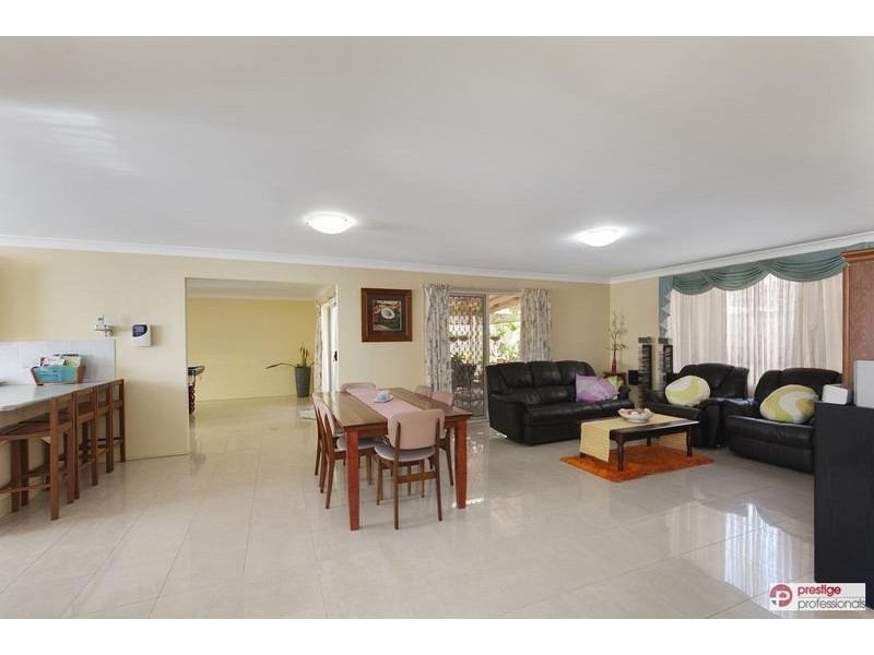 4 Applegum Place, Prestons NSW 2170