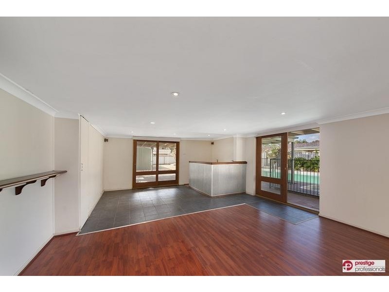 8 Quota Ave, Chipping Norton NSW 2170