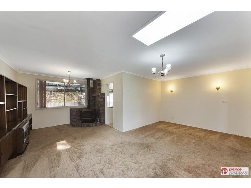 84 Renton Ave, Moorebank NSW 2170