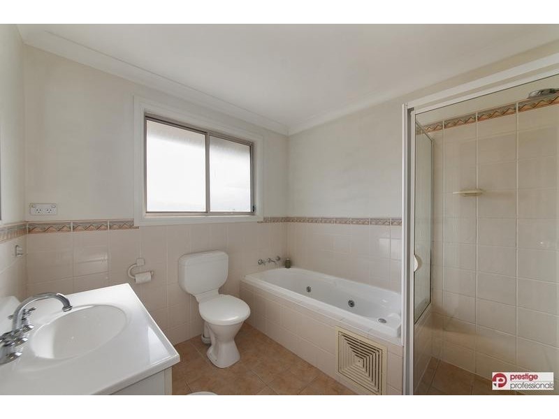 1/43 Araluen Avenue, Moorebank NSW 2170