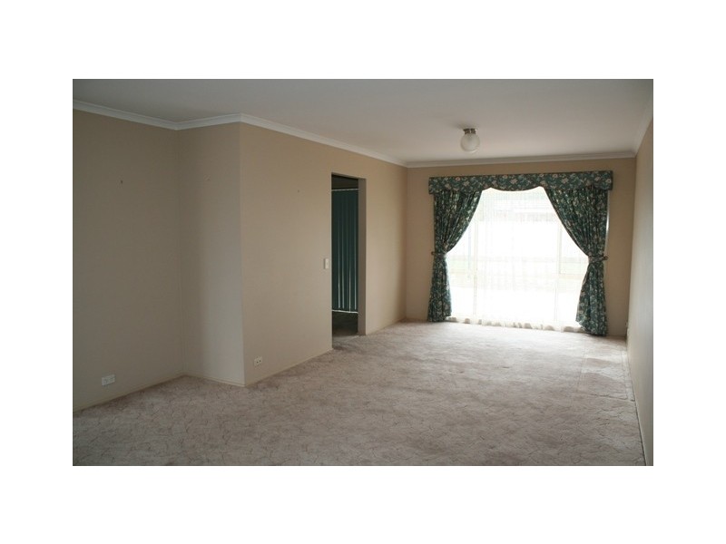 2 Elderslie Court, Wattle Grove NSW 2173