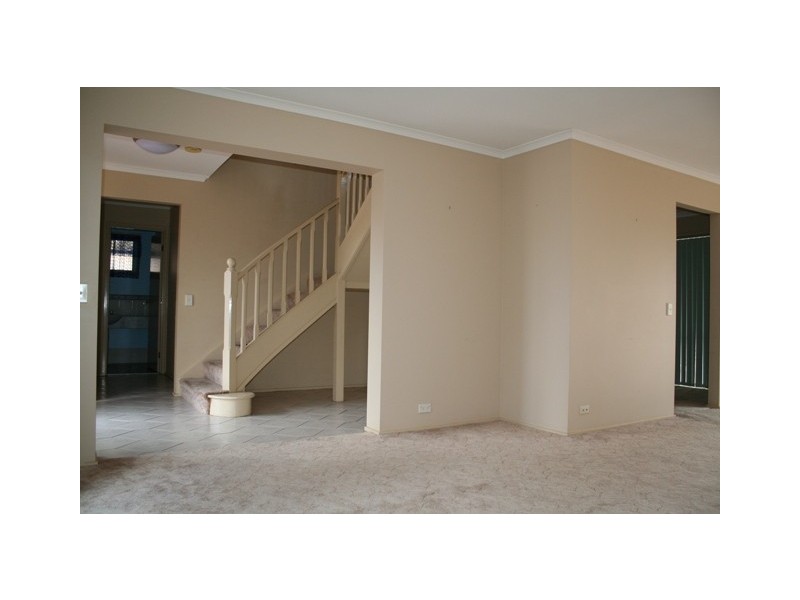 2 Elderslie Court, Wattle Grove NSW 2173