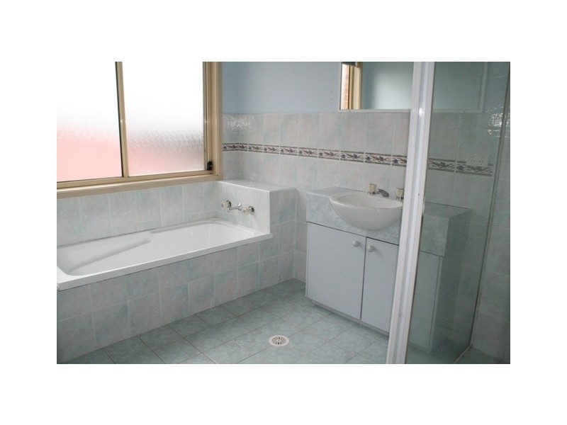 2 Elderslie Court, Wattle Grove NSW 2173