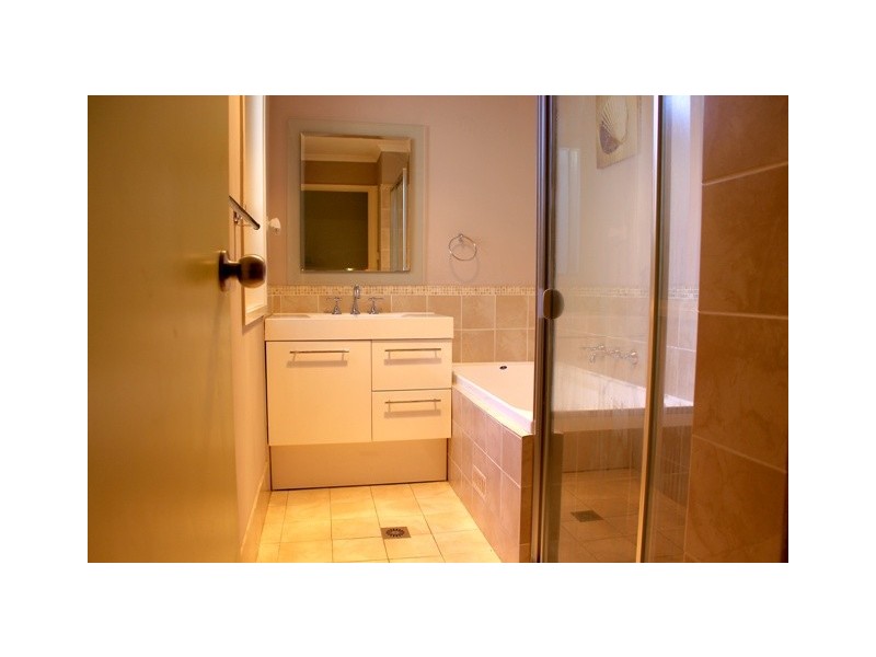 20 Kanangra Court, Wattle Grove NSW 2173