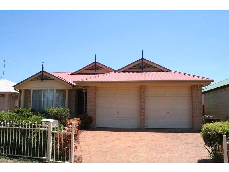 36 Banyule Court, Wattle Grove NSW 2173