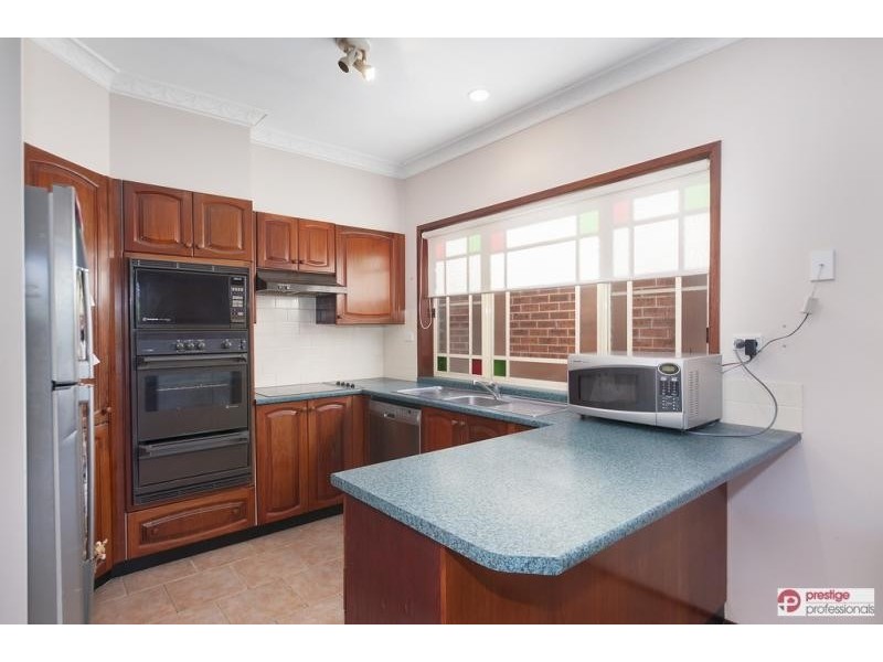 13 Kanangra Court, Wattle Grove NSW 2173