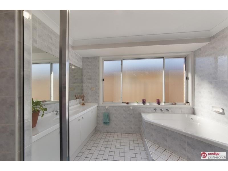 22 Barwon Court, Wattle Grove NSW 2173