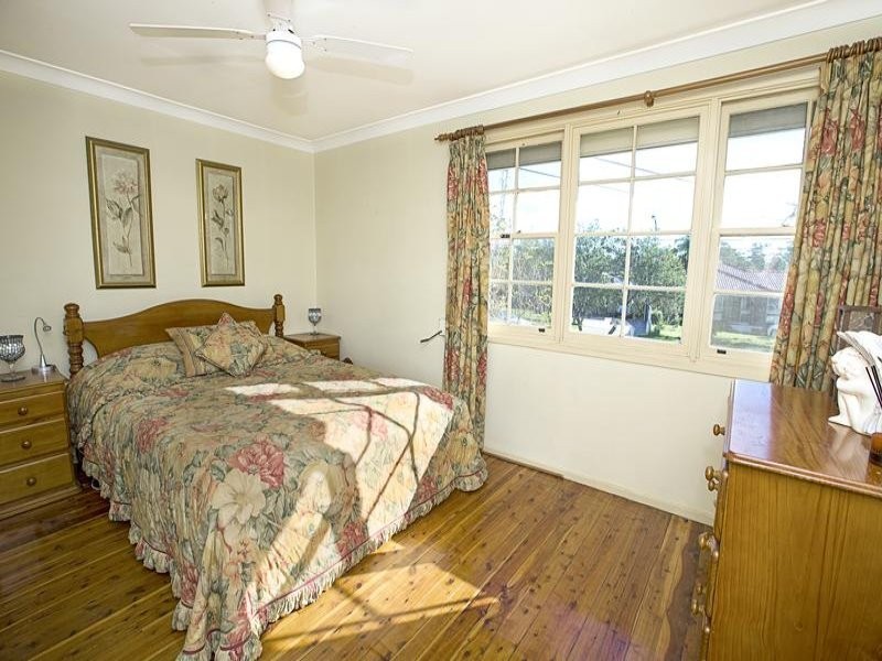 13 Tallowood Ave, Casula NSW 2170