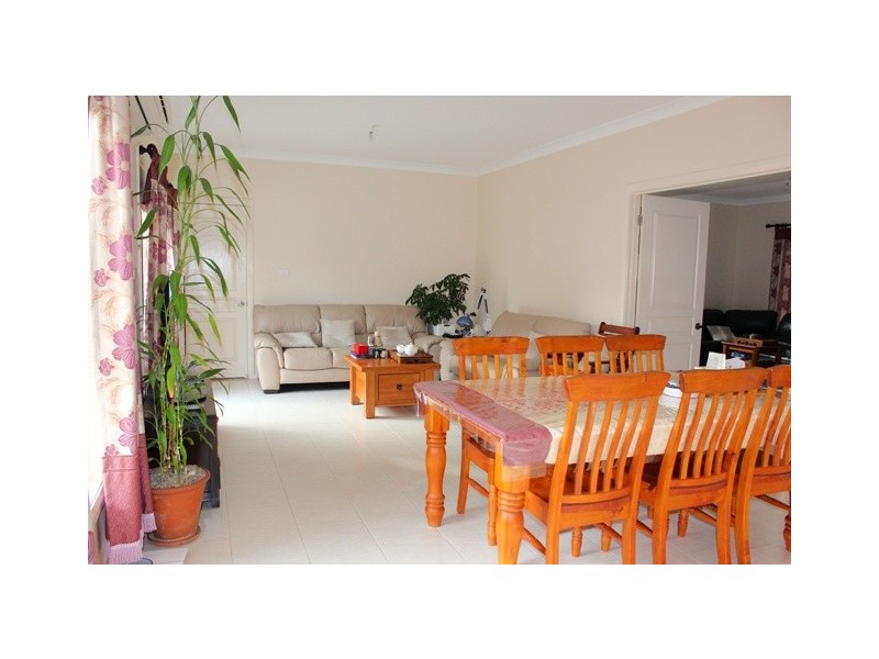 12 McKinnon Close, Holsworthy NSW 2173
