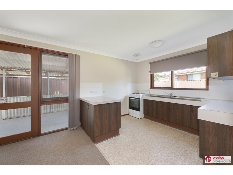 2 Holly Avenue, Chipping Norton NSW 2170