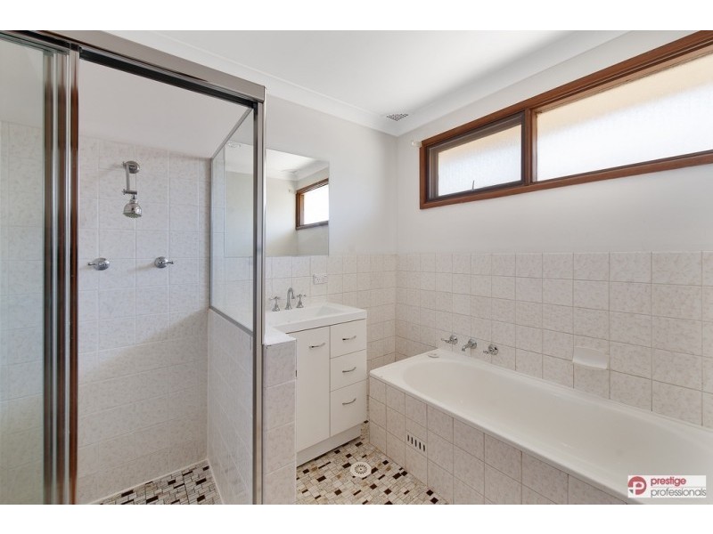 2 Holly Avenue, Chipping Norton NSW 2170