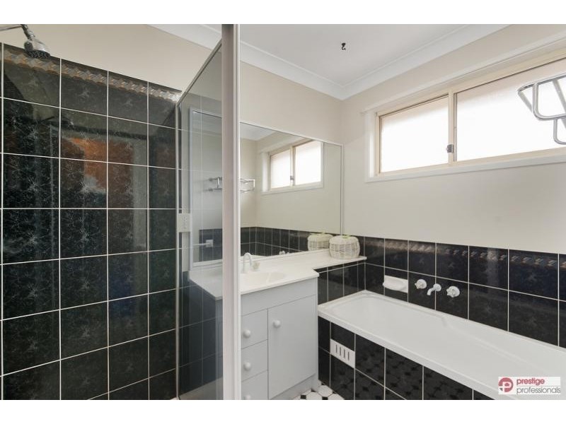 35 Lyndhurst Court, Wattle Grove NSW 2173