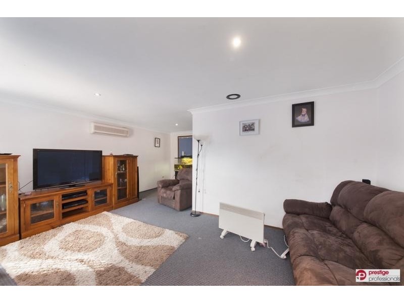 27 Evelyn Street, Macquarie Fields NSW 2564