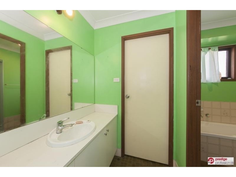 27 Evelyn Street, Macquarie Fields NSW 2564