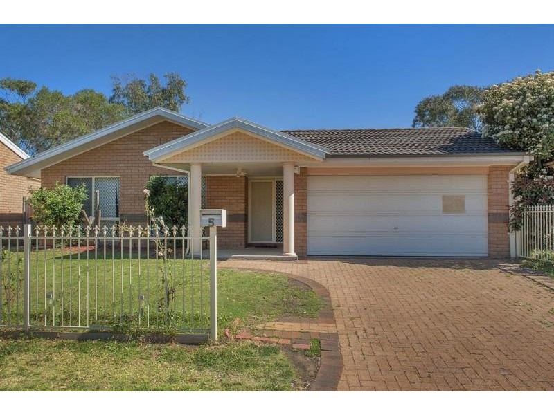 5 Booree Court, Wattle Grove NSW 2173