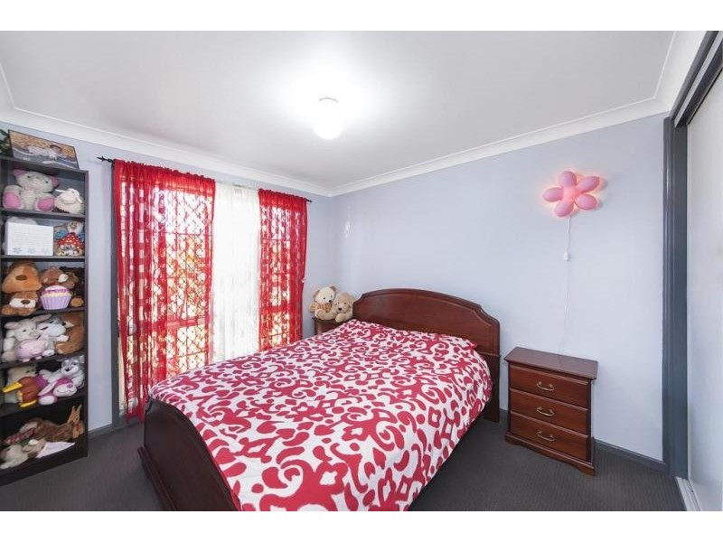 5 Booree Court, Wattle Grove NSW 2173