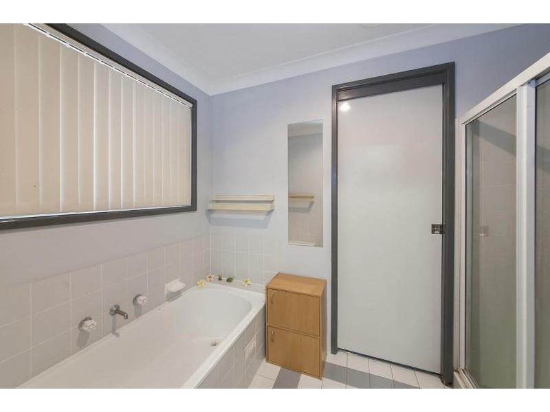 5 Booree Court, Wattle Grove NSW 2173
