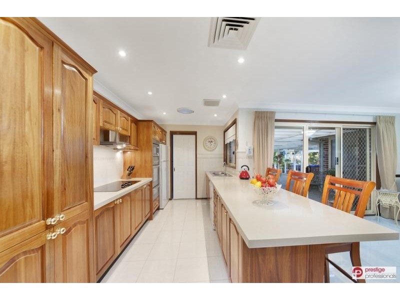 14 Oatlands Court, Wattle Grove NSW 2173