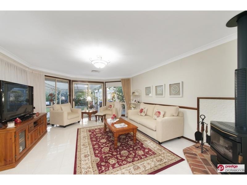 14 Oatlands Court, Wattle Grove NSW 2173