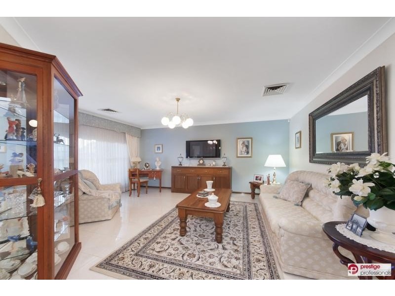 14 Oatlands Court, Wattle Grove NSW 2173