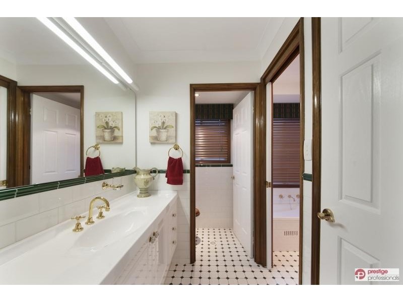 14 Oatlands Court, Wattle Grove NSW 2173