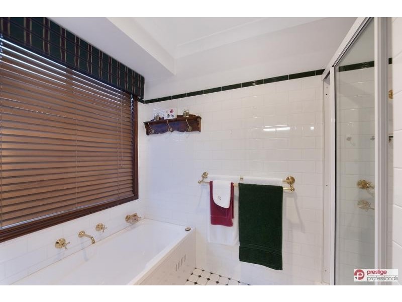 14 Oatlands Court, Wattle Grove NSW 2173