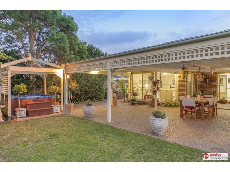 14 Oatlands Court, Wattle Grove NSW 2173