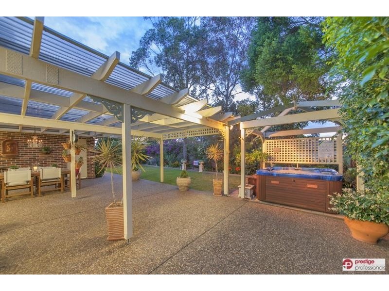 14 Oatlands Court, Wattle Grove NSW 2173