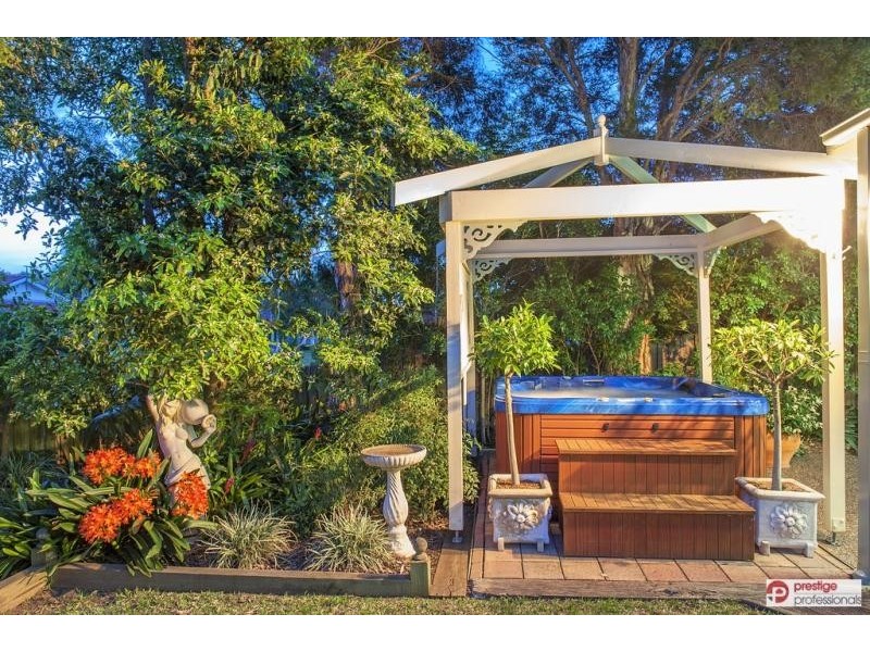 14 Oatlands Court, Wattle Grove NSW 2173