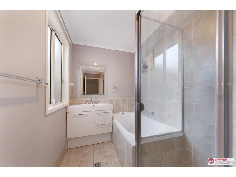 20 Kanangra Court, Wattle Grove NSW 2173