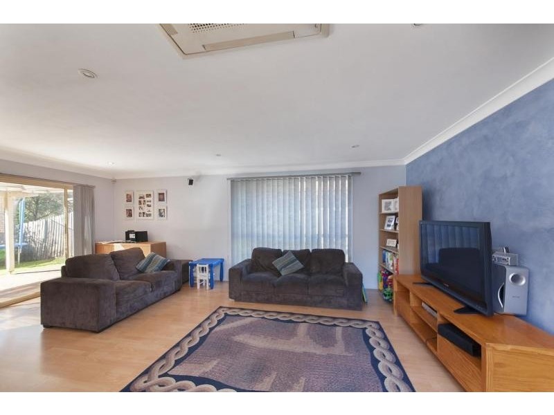 10 Torrens Court, Wattle Grove NSW 2173