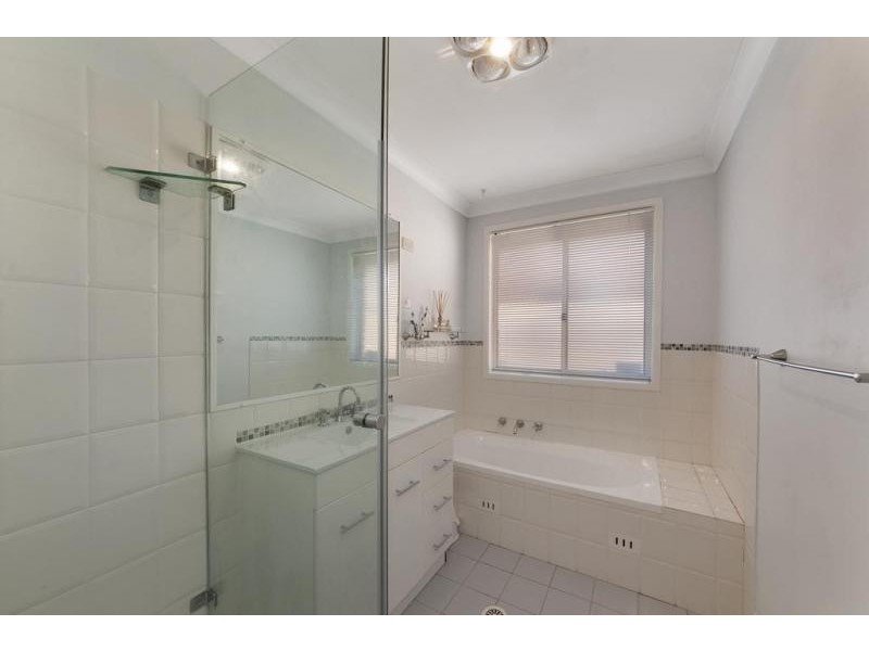 10 Torrens Court, Wattle Grove NSW 2173