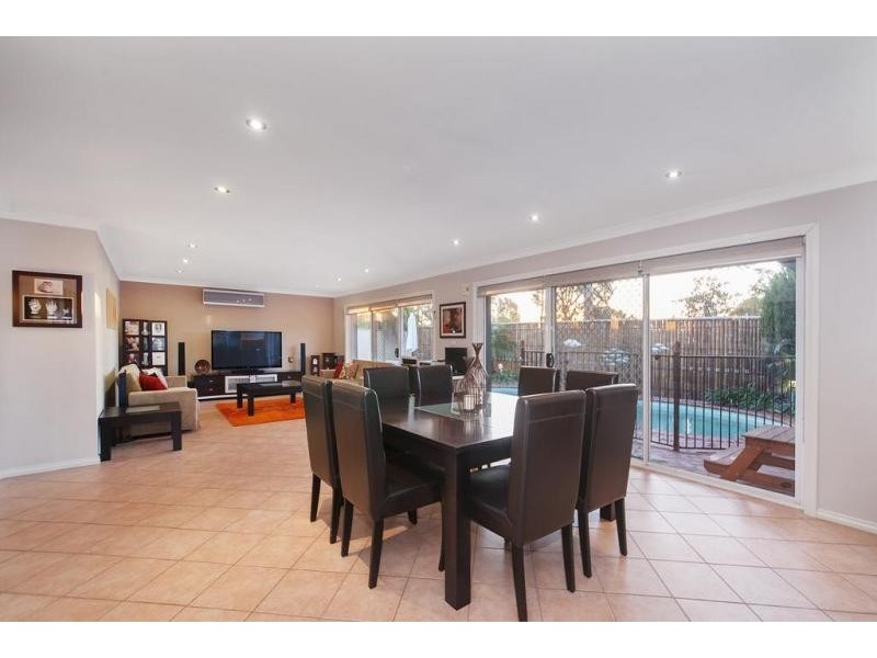 8 Balala Court, Wattle Grove NSW 2173