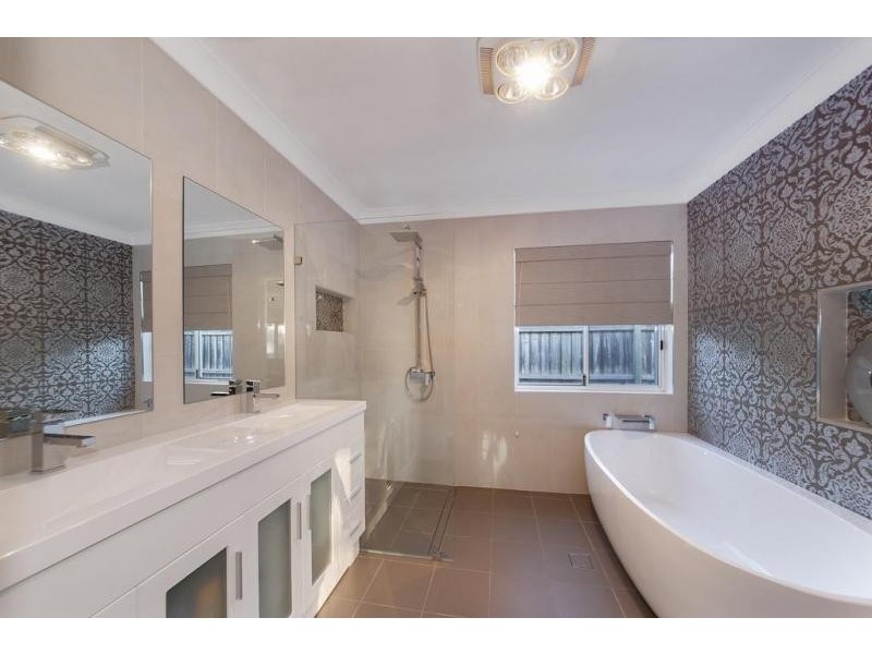 8 Balala Court, Wattle Grove NSW 2173