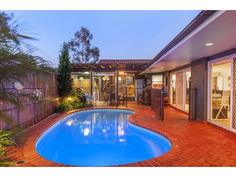 8 Balala Court, Wattle Grove NSW 2173