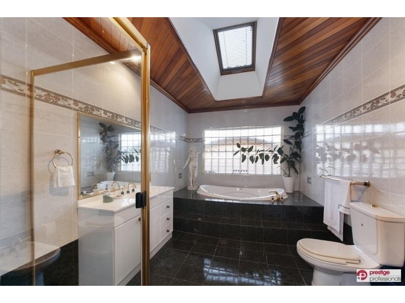 5 Daintree Drive, Wattle Grove NSW 2173