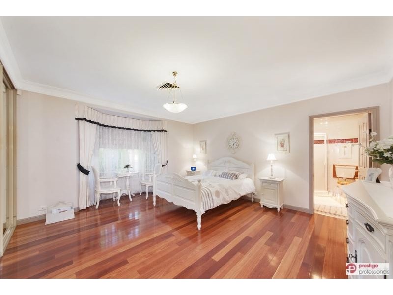 5 Daintree Drive, Wattle Grove NSW 2173