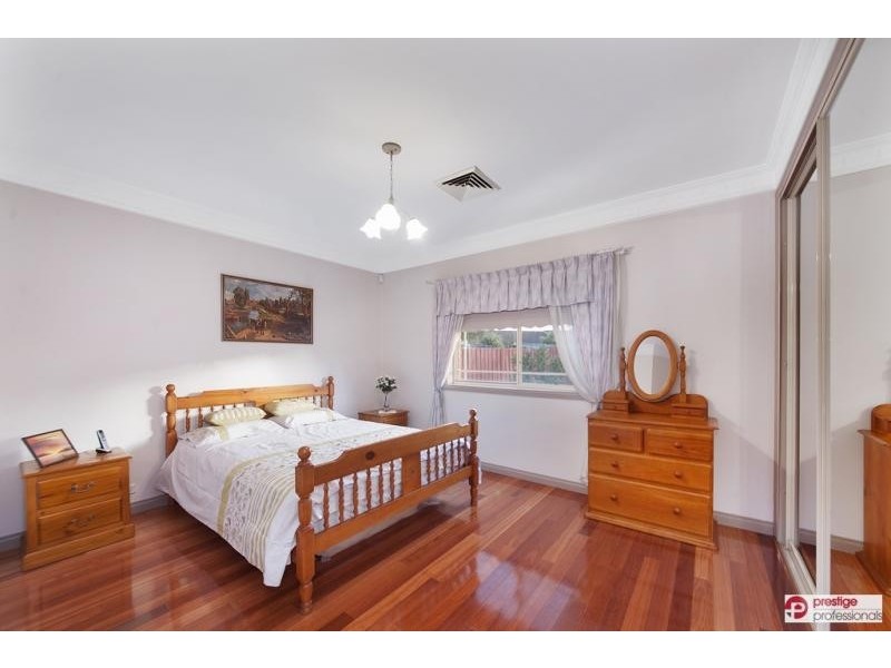 5 Daintree Drive, Wattle Grove NSW 2173