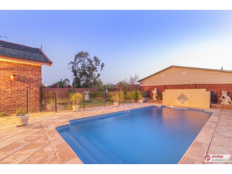 5 Daintree Drive, Wattle Grove NSW 2173