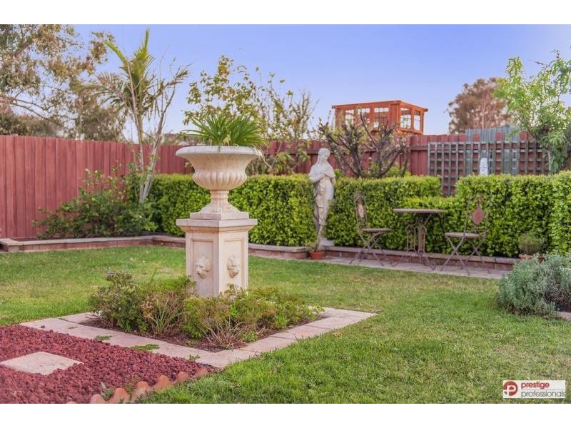 5 Daintree Drive, Wattle Grove NSW 2173