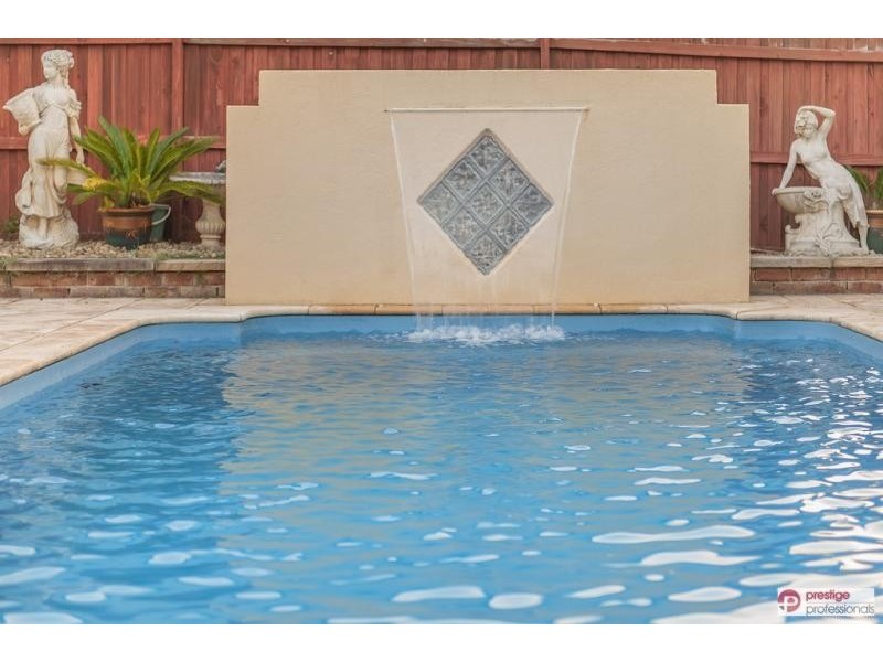 5 Daintree Drive, Wattle Grove NSW 2173