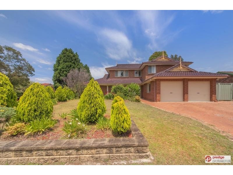 6 Kanangra Court, Wattle Grove NSW 2173