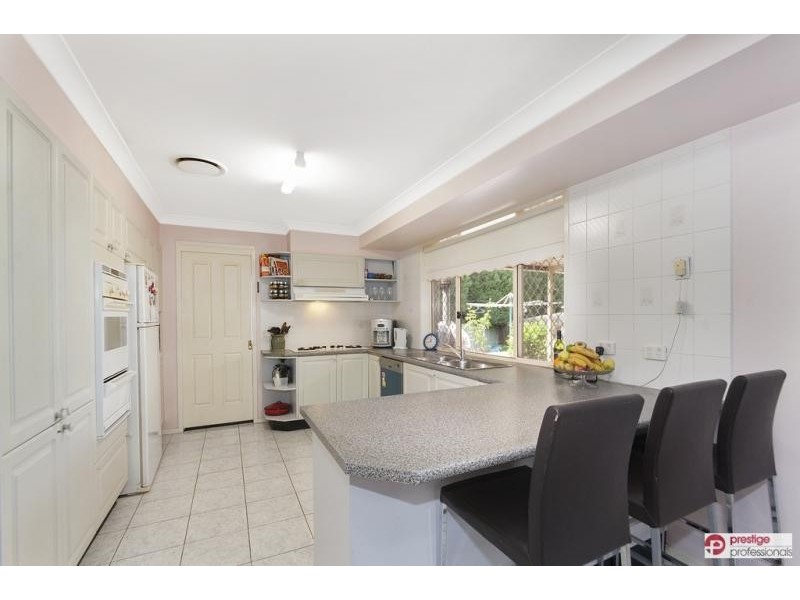 6 Kanangra Court, Wattle Grove NSW 2173