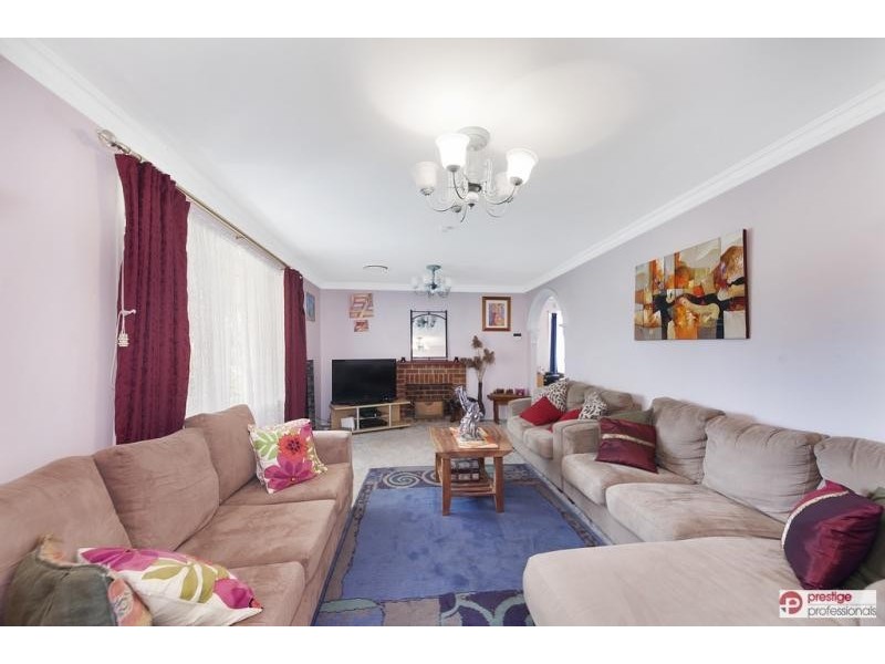 6 Kanangra Court, Wattle Grove NSW 2173