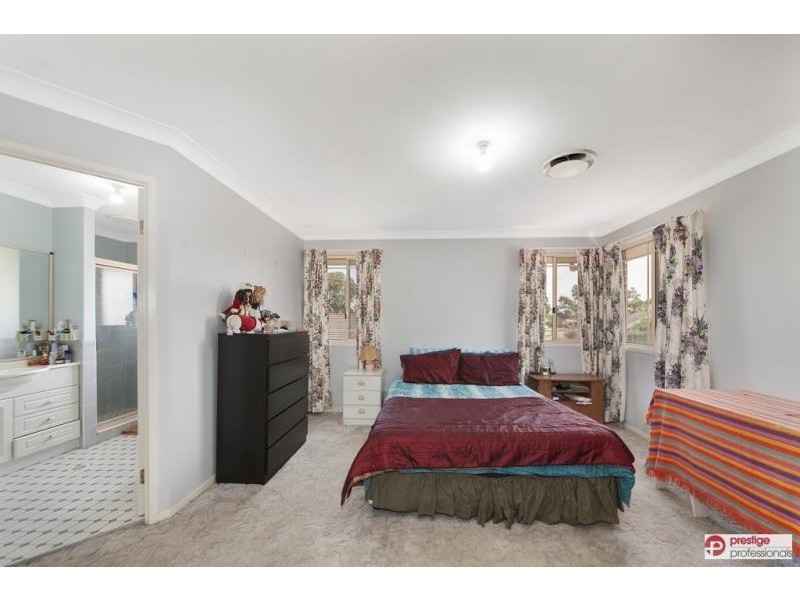 6 Kanangra Court, Wattle Grove NSW 2173