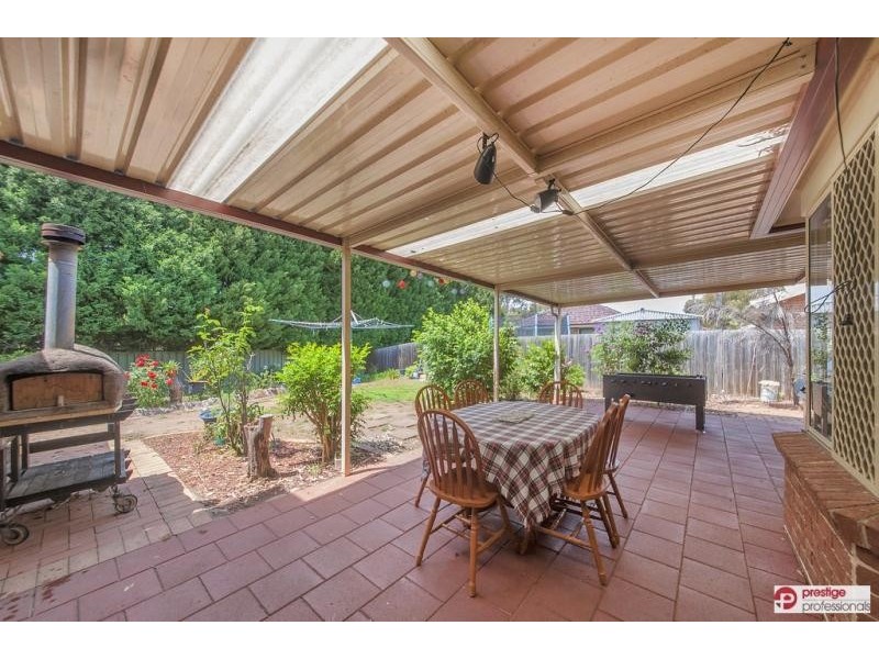 6 Kanangra Court, Wattle Grove NSW 2173