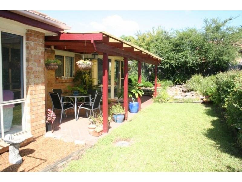 25 Daintree Drive, Wattle Grove NSW 2173