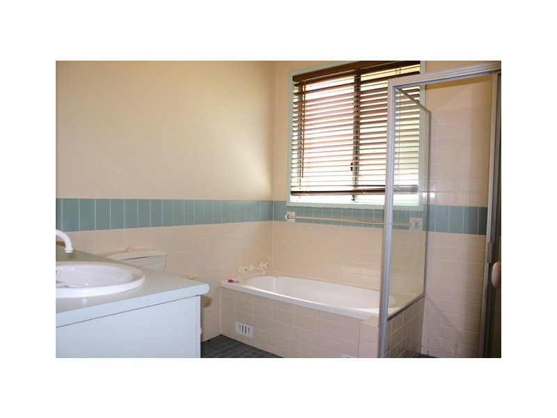 6/11-13 Armata court, Wattle Grove NSW 2173