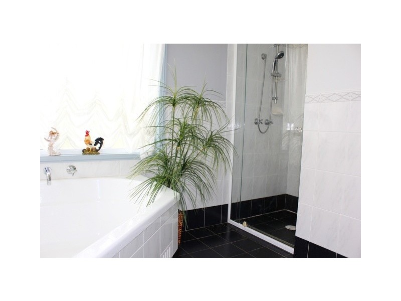 21 Martindale Court, Wattle Grove NSW 2173